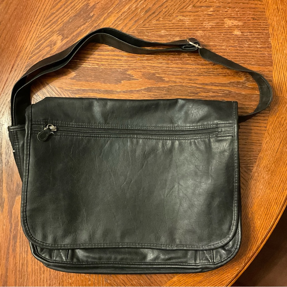 Multi Pocket Durable Vegan Faux Leather Silver Hardware Active Cary Bag! - Picture 7 of 16
